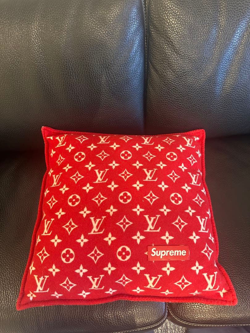 LOUIS VUITTON SUPREME クッション モノグラム