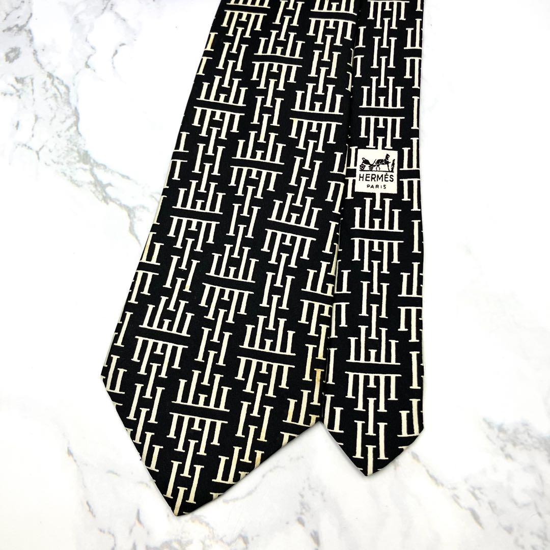 ◆良品◆HERMES エルメス ネクタイ 黒色 ロゴ柄 オシャレ 希少